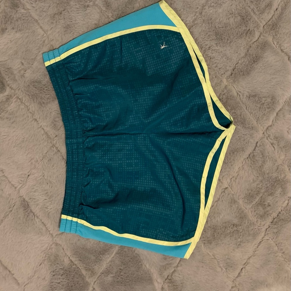 three shorts ones the Oregon ones are a small and the other two are larger